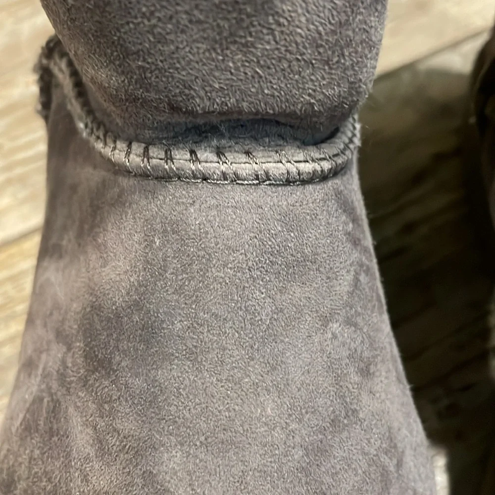 UGG Classic Short II Boots - Picture 7 of 7